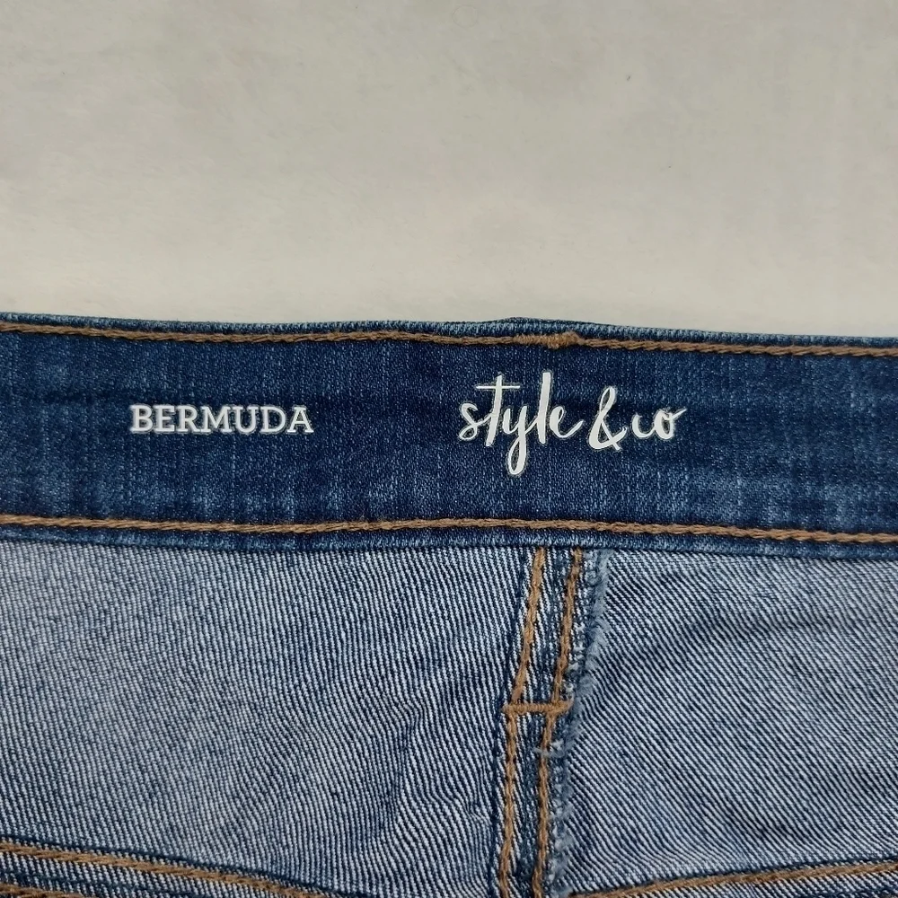 STYLE & CO WOMEN'S DARK WASH DENIM BLUE JEAN CUFFED BERMUDA SHORTS SIZE 24W - Picture 9 of 9
